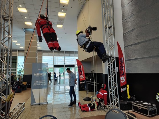 Leia mais sobre o artigo Abrintel lança o programa Torre + Segura durante seminário sobre segurança no trabalho em torres para telecomunicações 